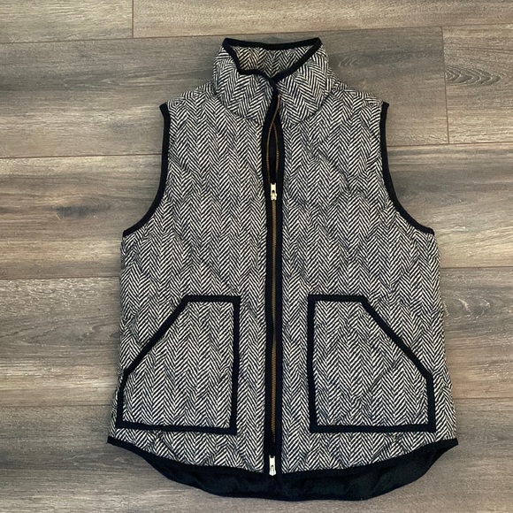 J Crew Factory Herringbone printed Puffer Vest - Picture 2 of 4